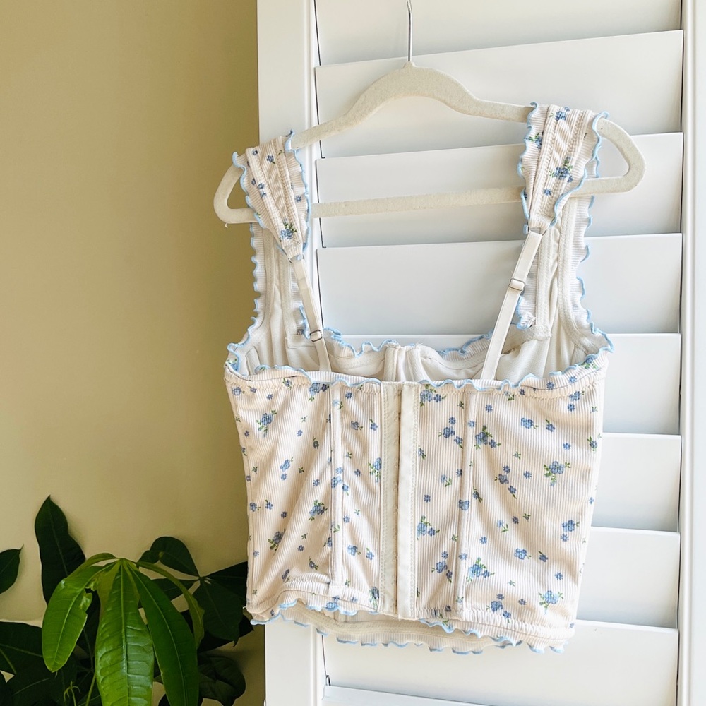 Urban Outfitters Cream Tank with Blue Floral Trim - Picture 4 of 5